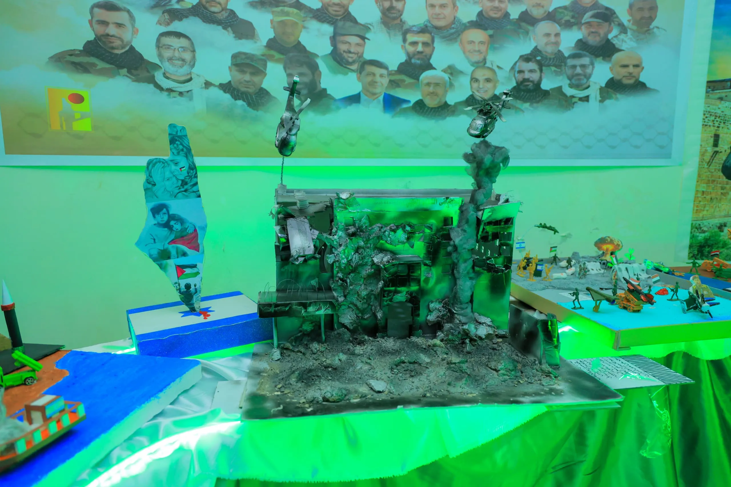 The photo and sculpture exhibition was inaugurated as part of the annual commemoration of the martyr at the United Arab Emirates University.