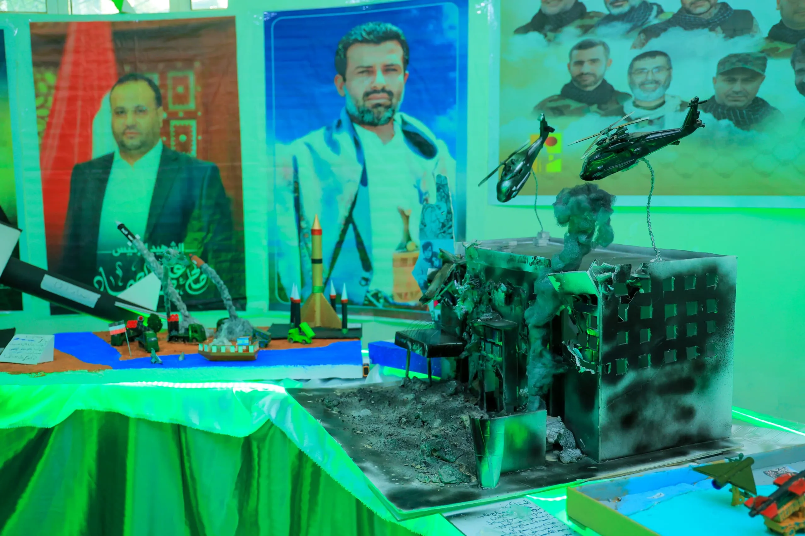 The photo and sculpture exhibition was inaugurated as part of the annual commemoration of the martyr at the United Arab Emirates University.