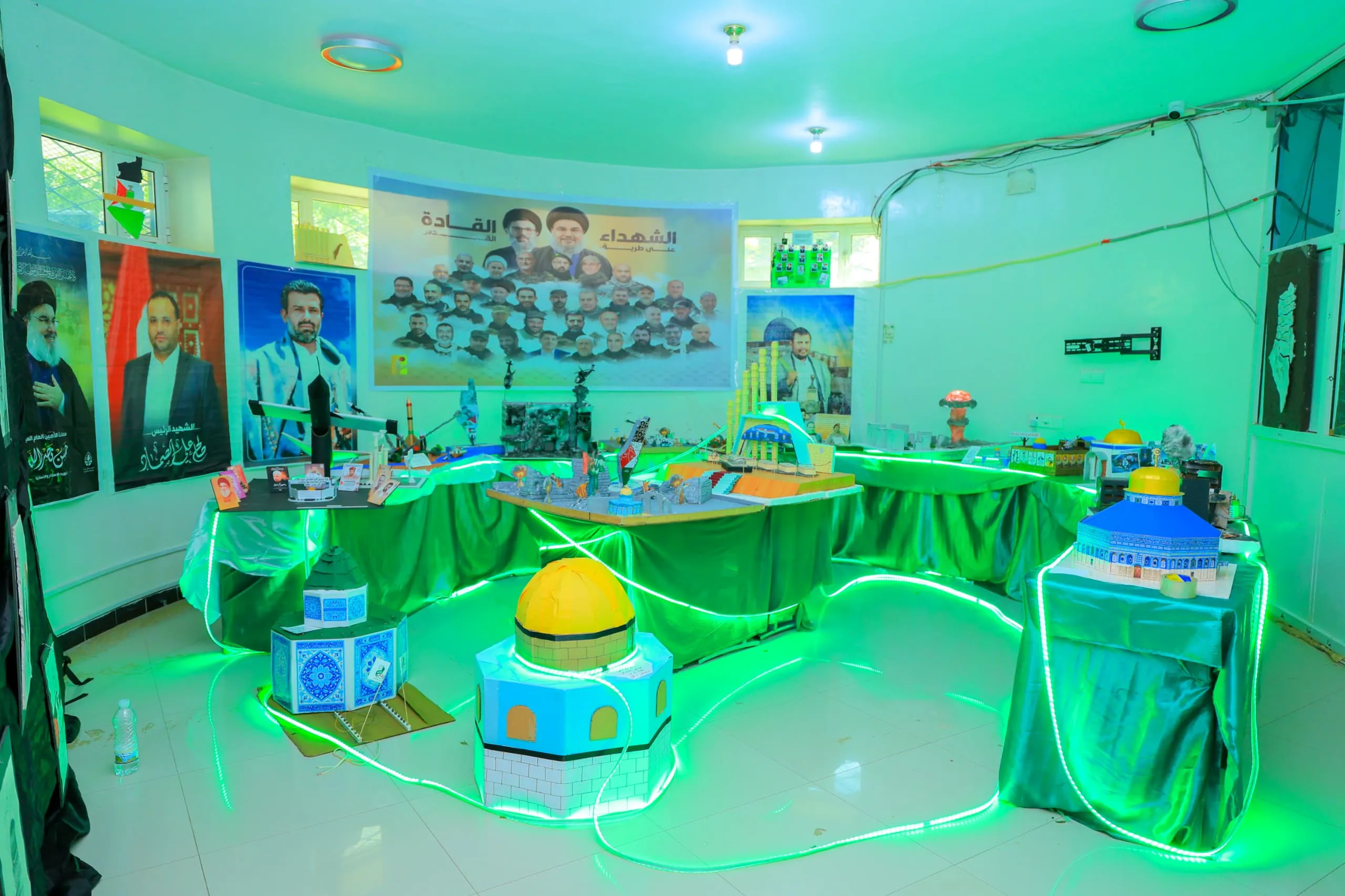 The photo and sculpture exhibition was inaugurated as part of the annual commemoration of the martyr at the United Arab Emirates University.