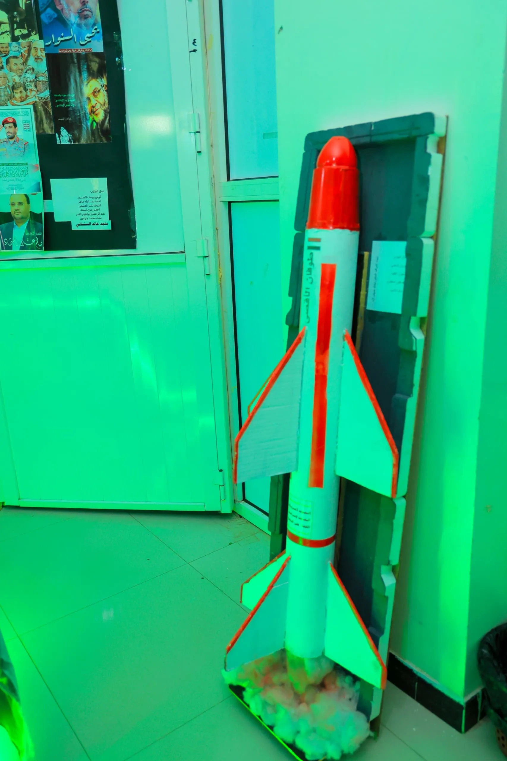 The photo and sculpture exhibition was inaugurated as part of the annual commemoration of the martyr at the United Arab Emirates University.