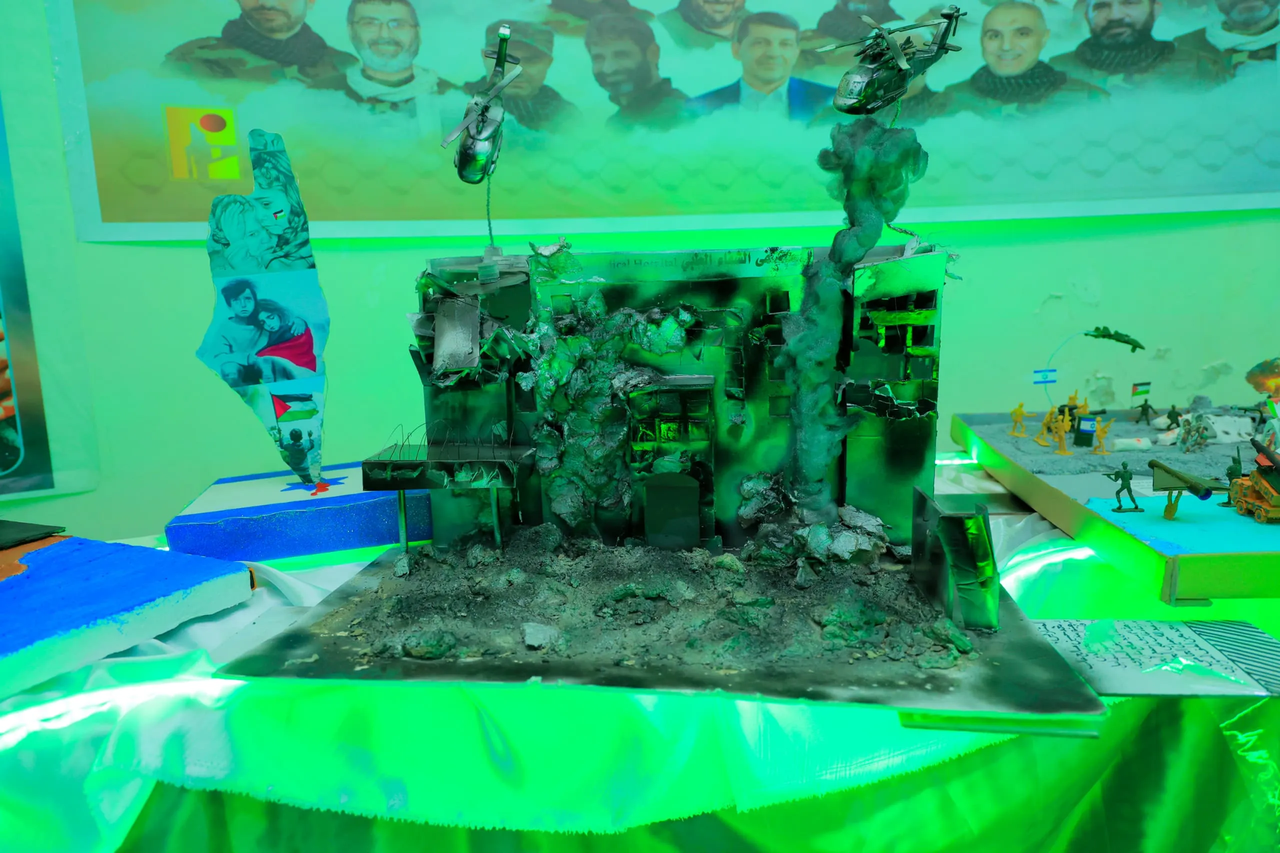 The photo and sculpture exhibition was inaugurated as part of the annual commemoration of the martyr at the United Arab Emirates University.