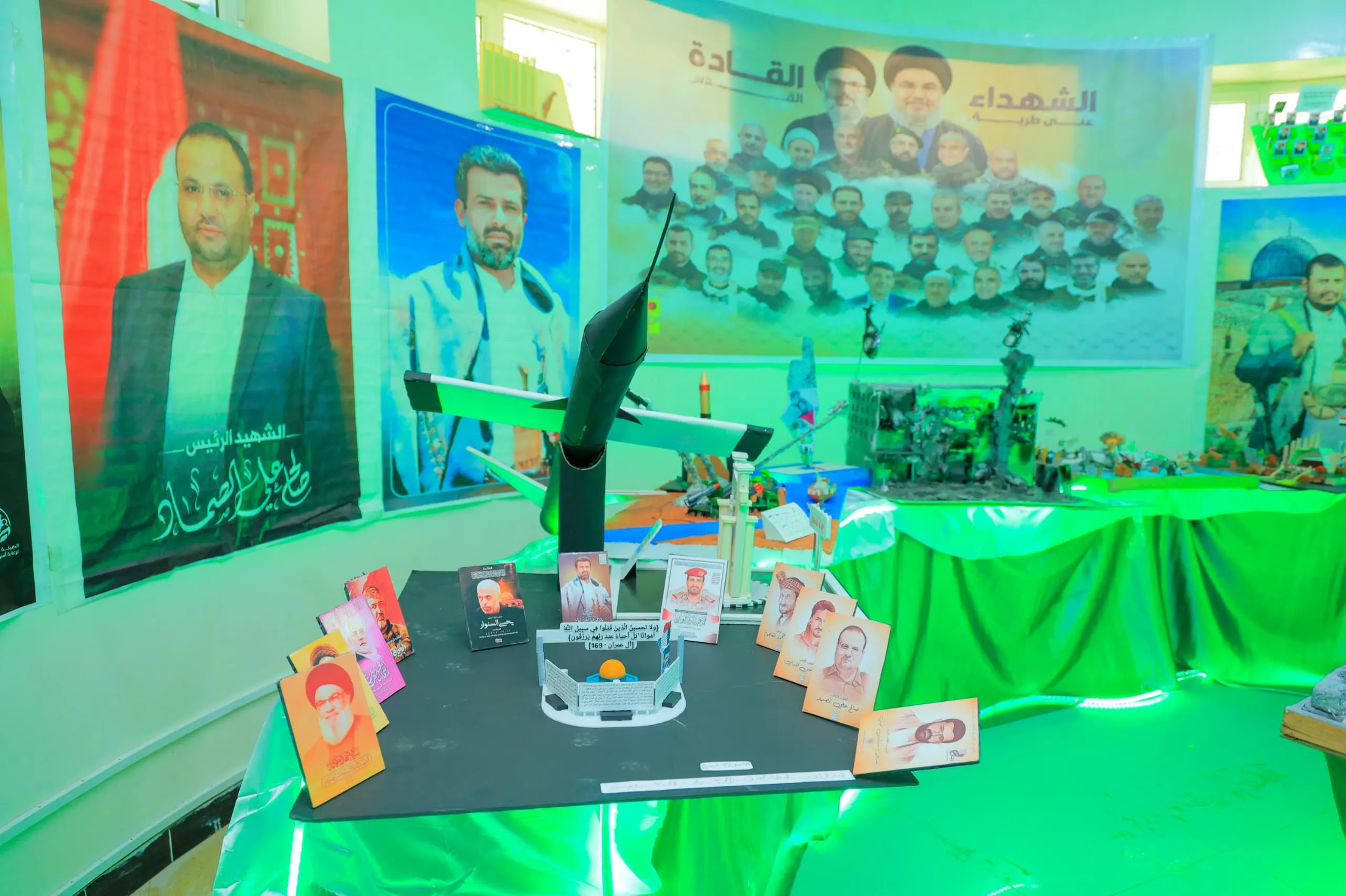 The photo and sculpture exhibition was inaugurated as part of the annual commemoration of the martyr at the United Arab Emirates University.