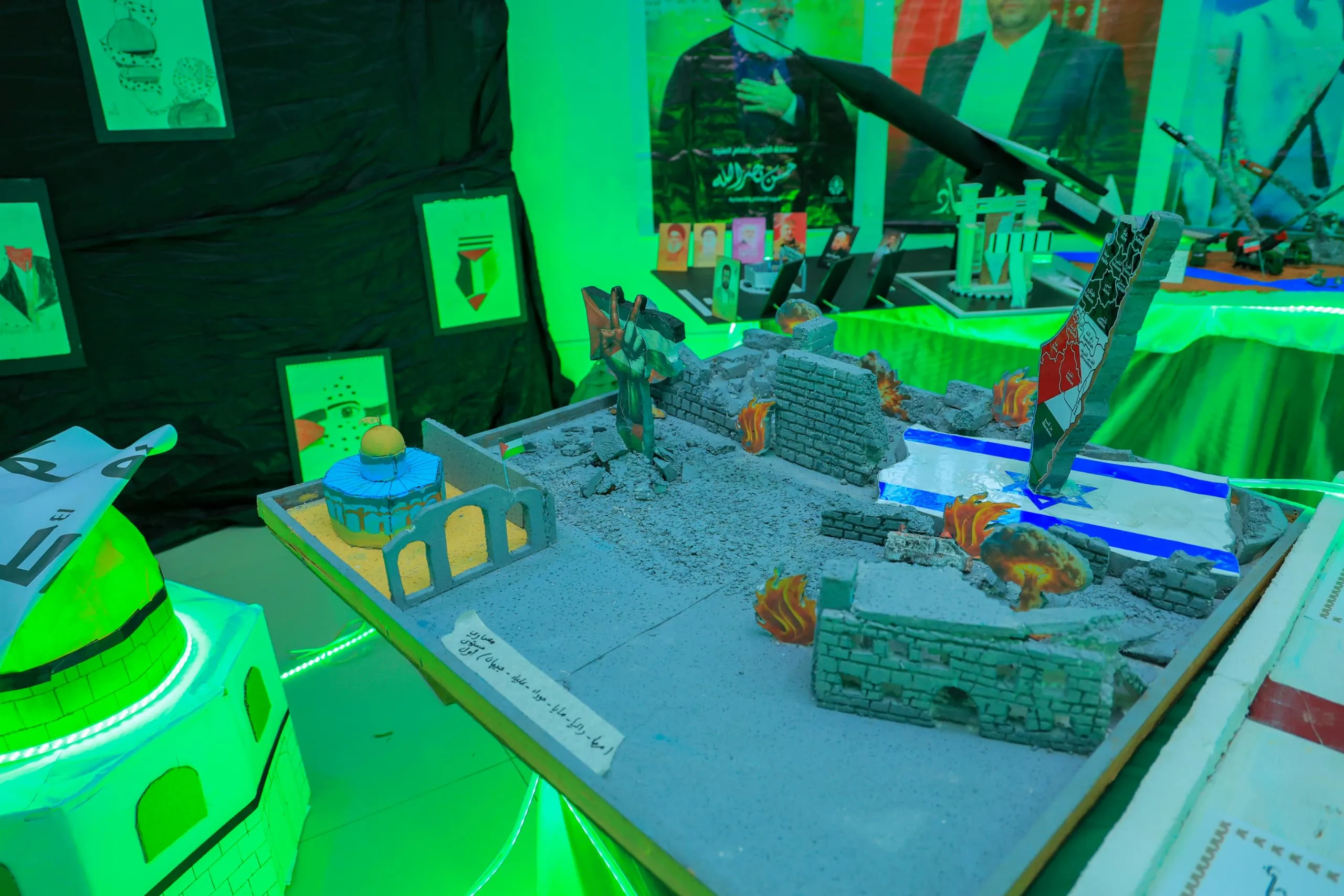 The photo and sculpture exhibition was inaugurated as part of the annual commemoration of the martyr at the United Arab Emirates University.