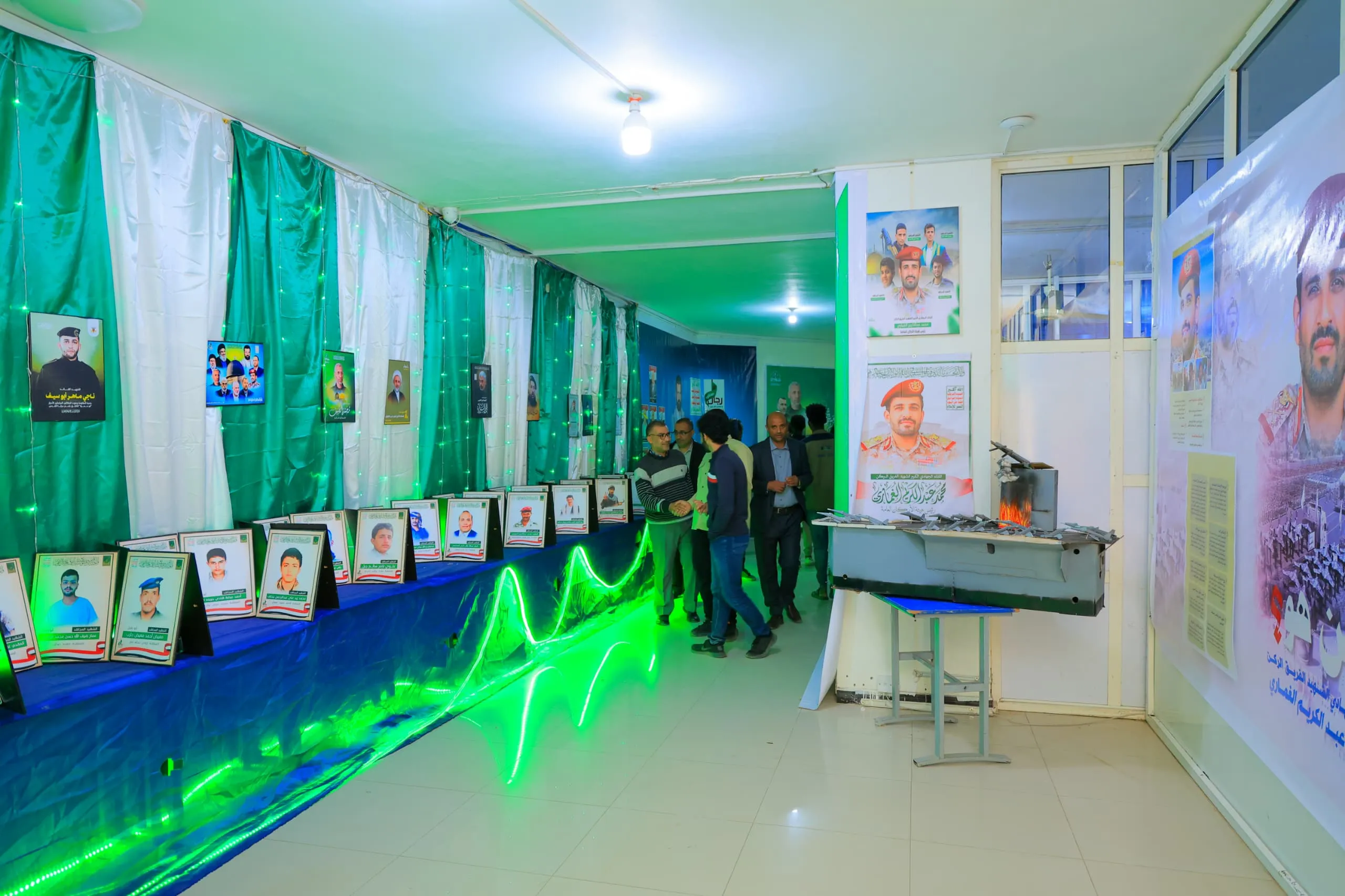 The photo and sculpture exhibition was inaugurated as part of the annual commemoration of the martyr at the United Arab Emirates University.