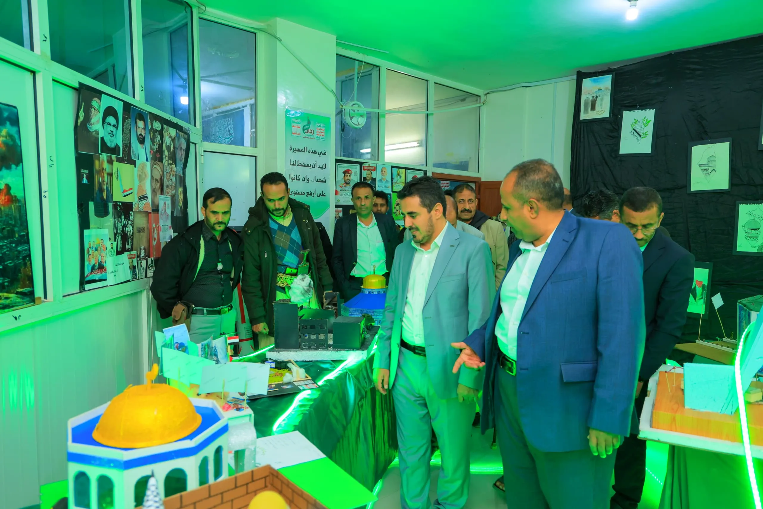 The photo and sculpture exhibition was inaugurated as part of the annual commemoration of the martyr at the United Arab Emirates University.