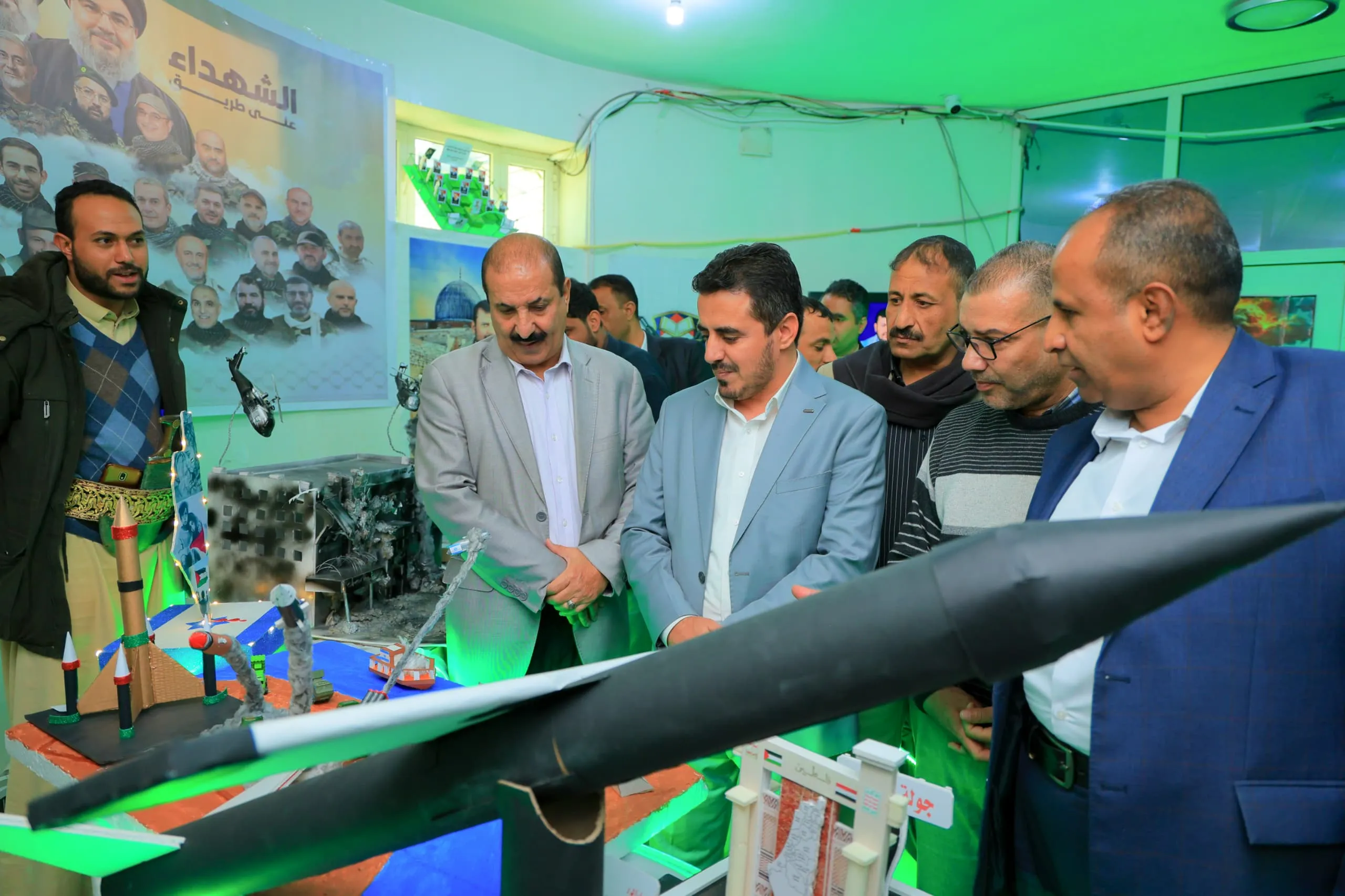 The photo and sculpture exhibition was inaugurated as part of the annual commemoration of the martyr at the United Arab Emirates University.