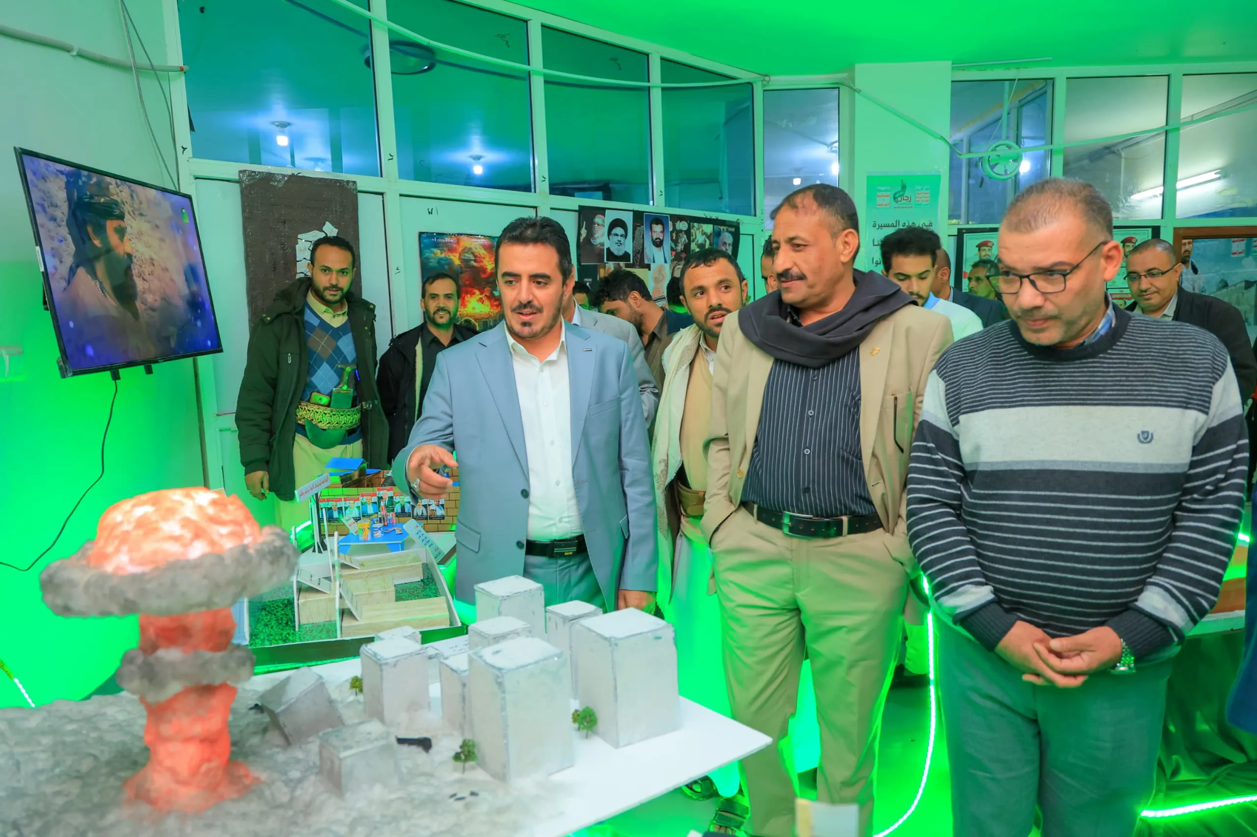 The photo and sculpture exhibition was inaugurated as part of the annual commemoration of the martyr at the United Arab Emirates University.