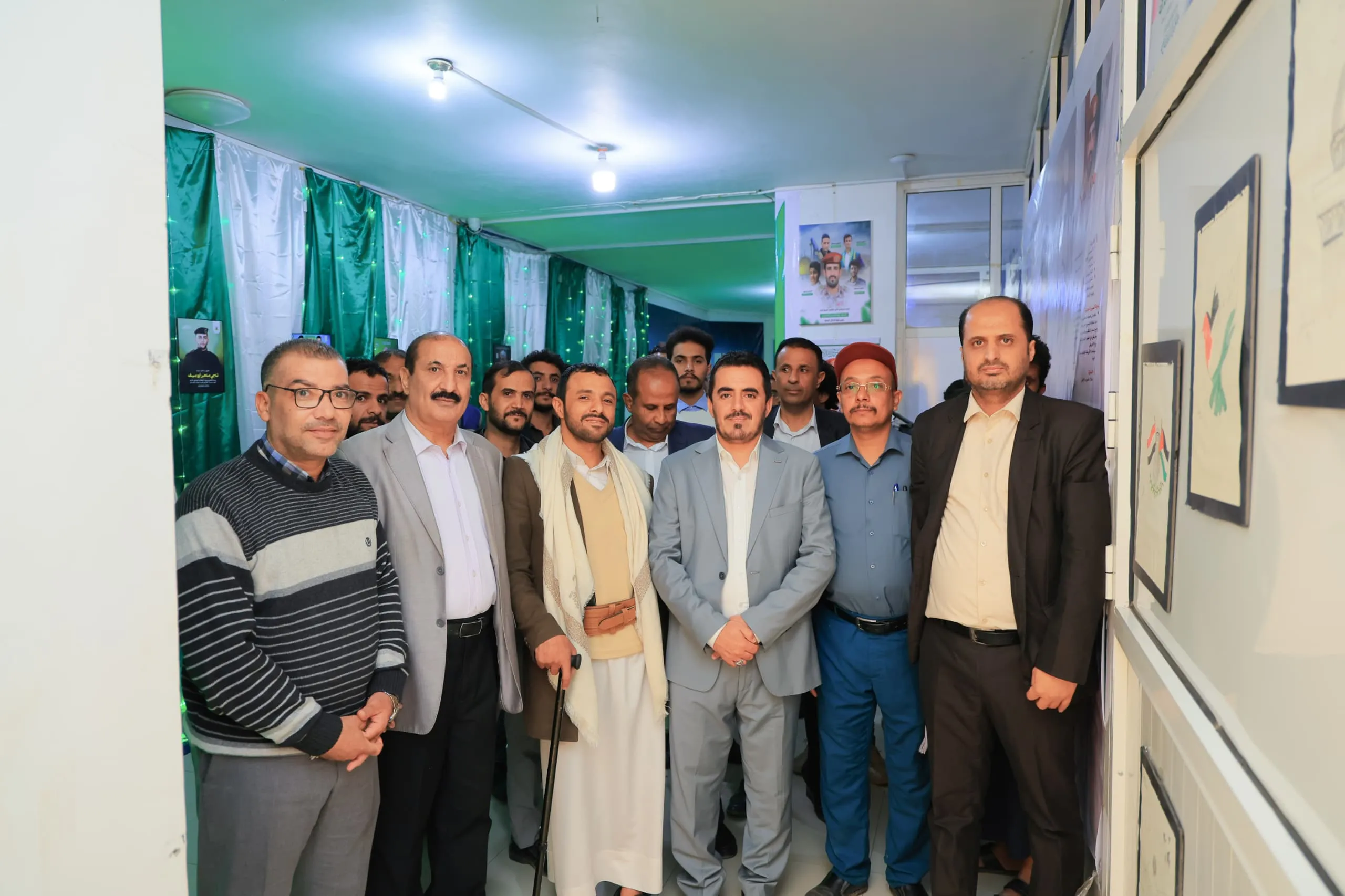 The photo and sculpture exhibition was inaugurated as part of the annual commemoration of the martyr at the United Arab Emirates University.