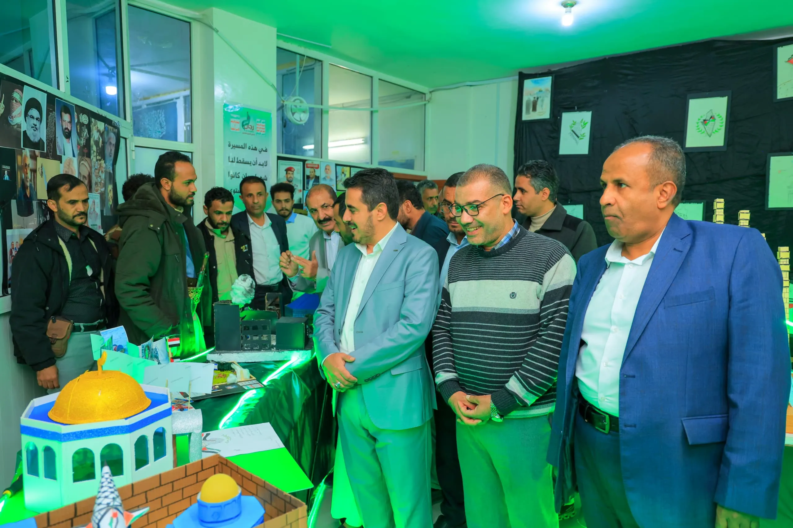 The photo and sculpture exhibition was inaugurated as part of the annual commemoration of the martyr at the United Arab Emirates University.