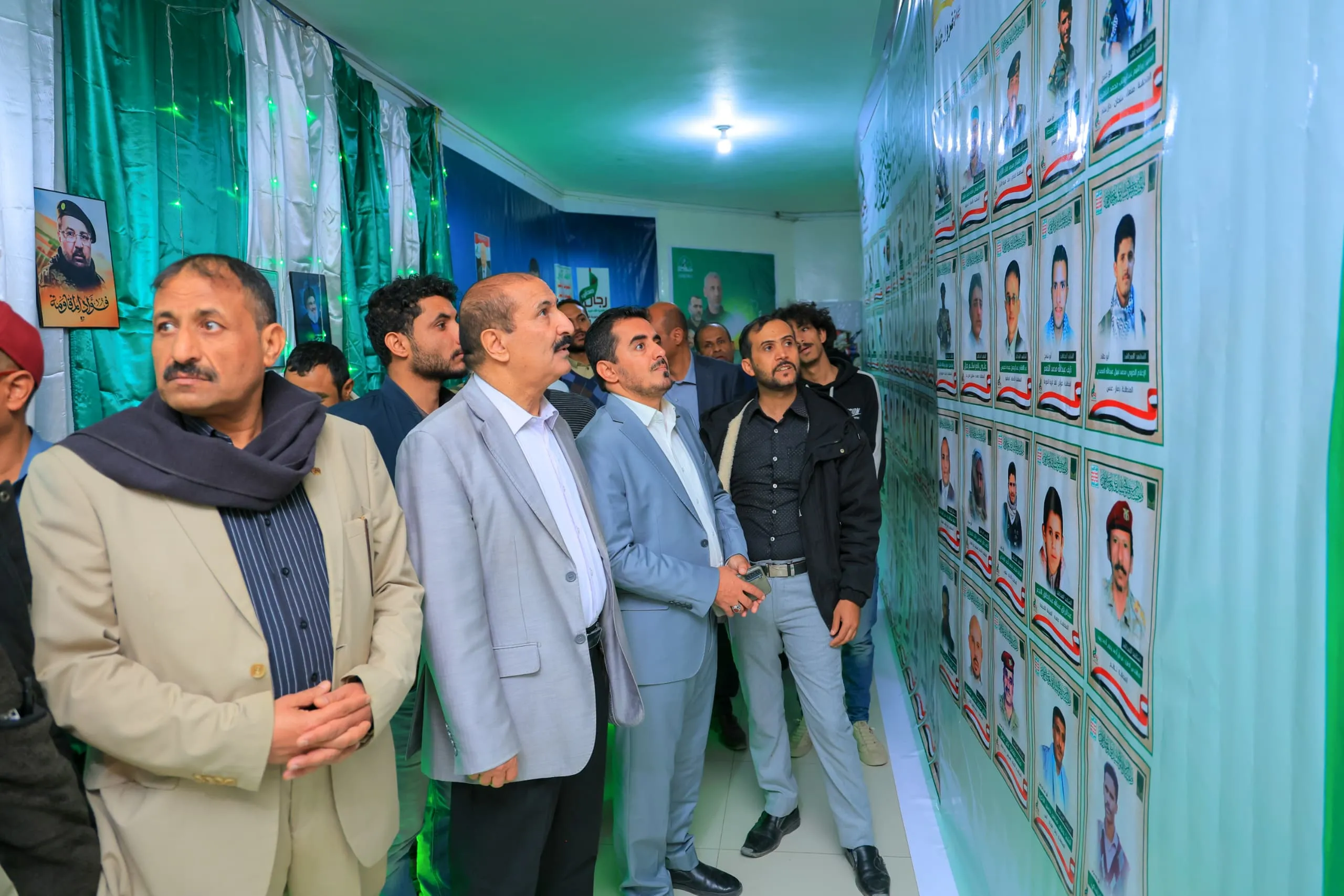 The photo and sculpture exhibition was inaugurated as part of the annual commemoration of the martyr at the United Arab Emirates University.