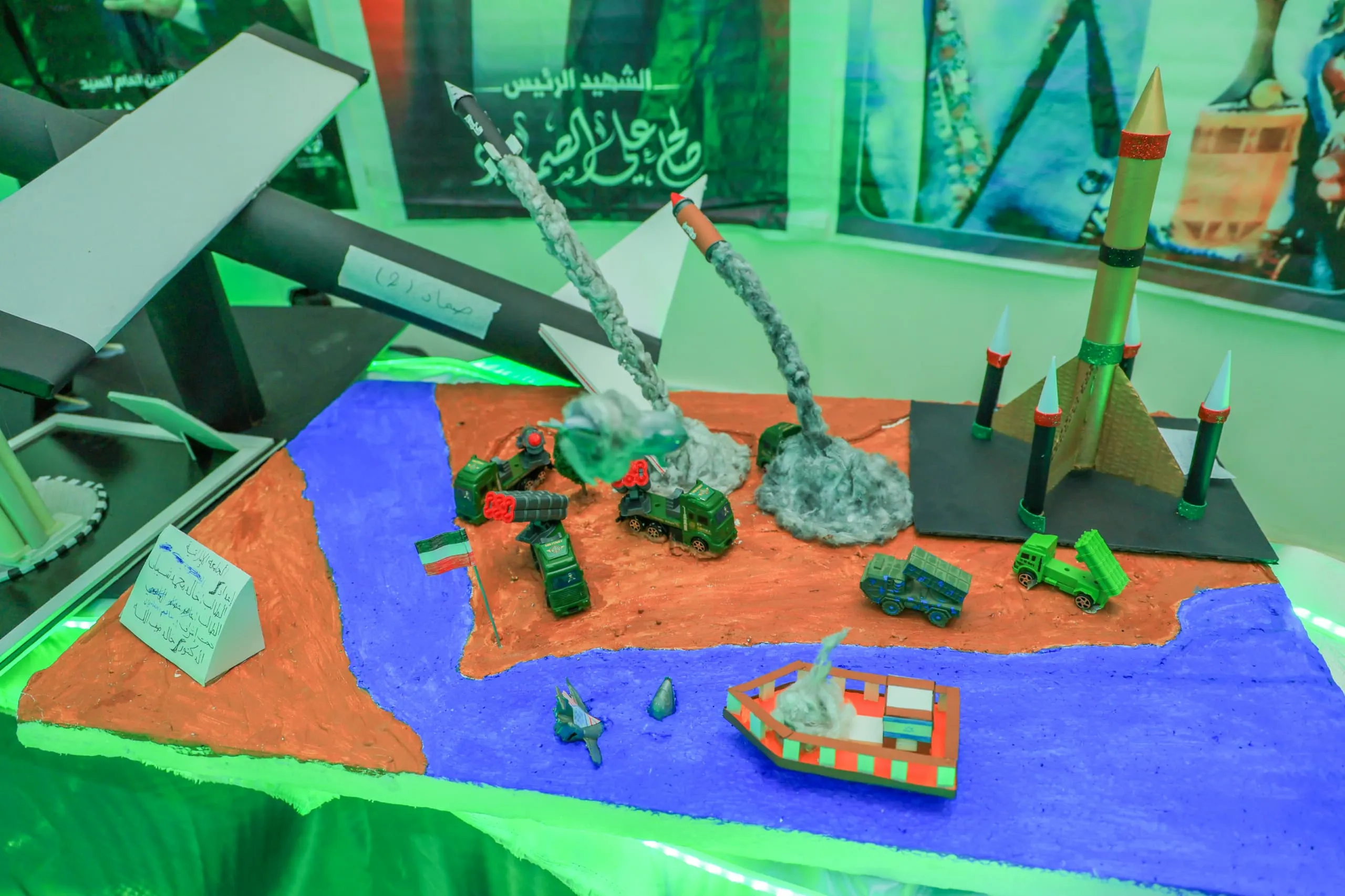 The photo and sculpture exhibition was inaugurated as part of the annual commemoration of the martyr at the United Arab Emirates University.