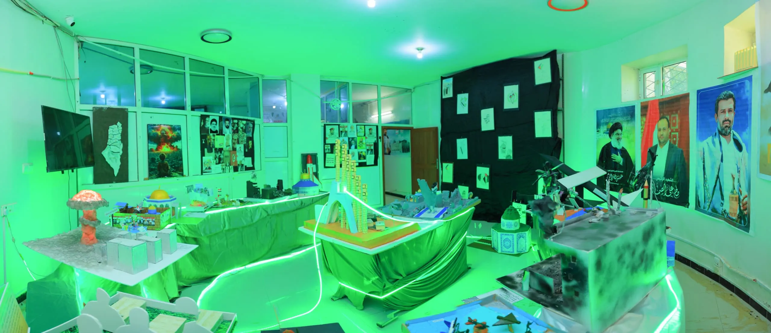 The photo and sculpture exhibition was inaugurated as part of the annual commemoration of the martyr at the United Arab Emirates University.