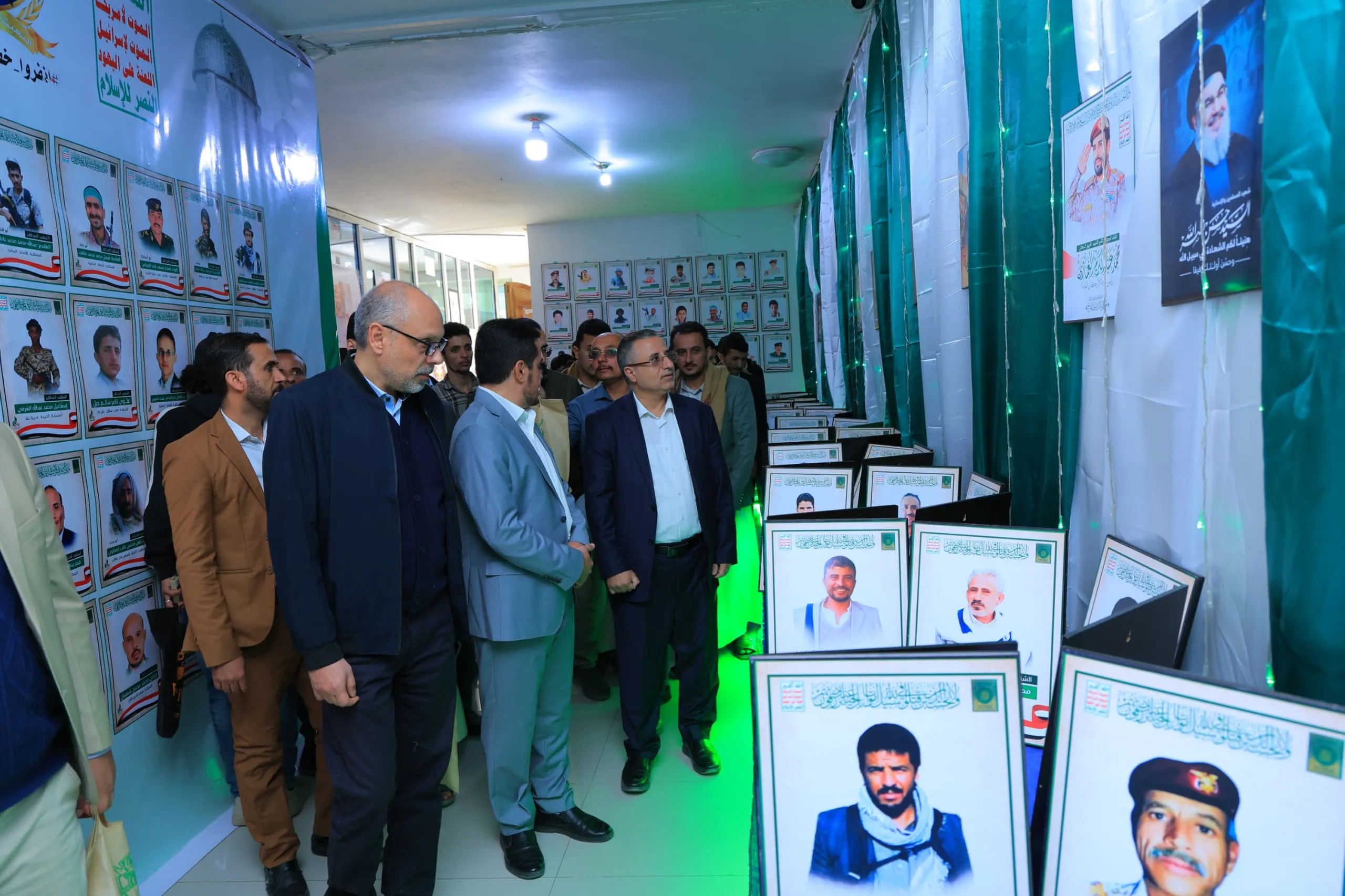 The photo and sculpture exhibition saw a large turnout on its second day as part of the annual commemoration of the martyr at the Emirates International University.