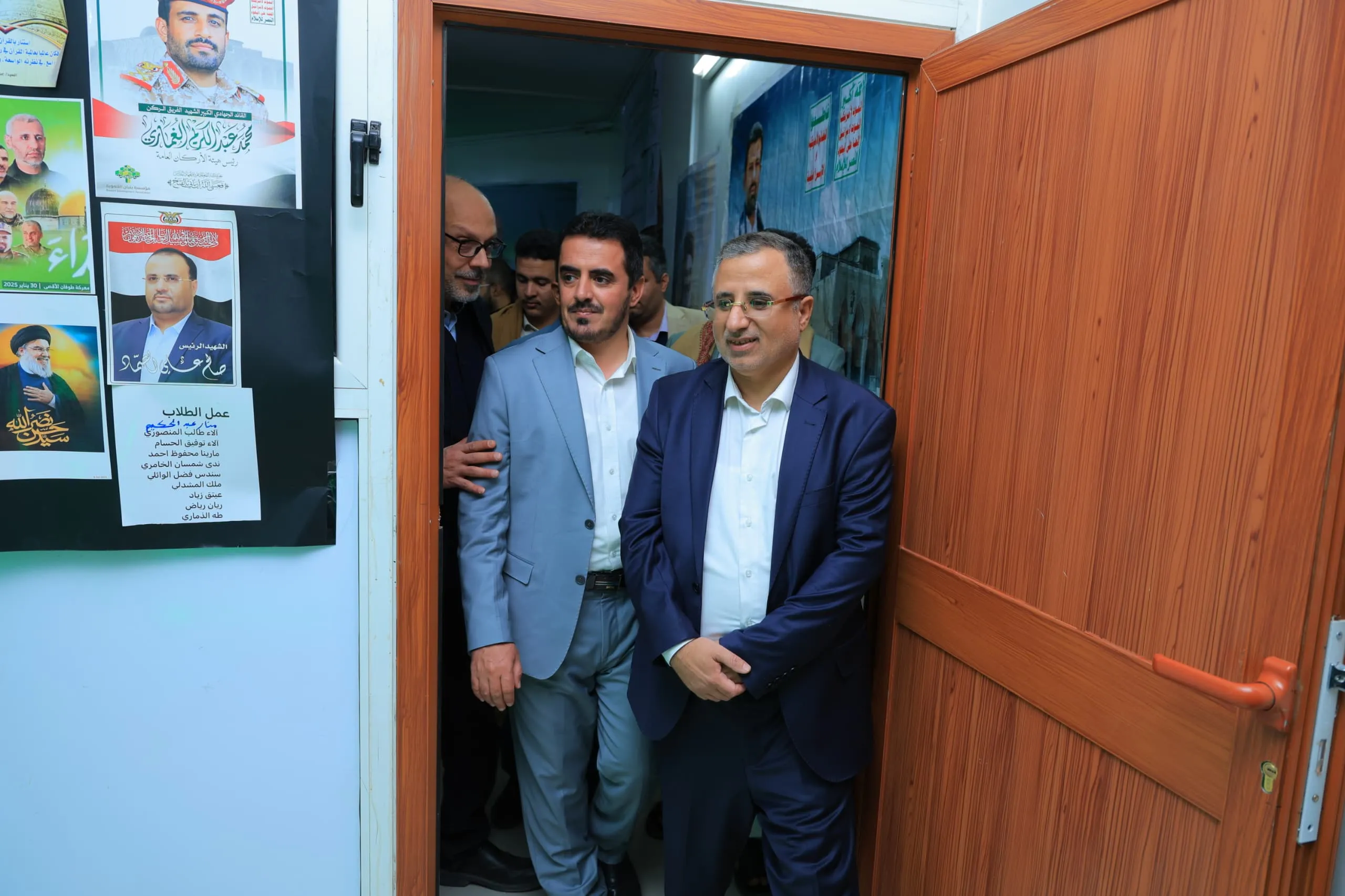 The photo and sculpture exhibition saw a large turnout on its second day as part of the annual commemoration of the martyr at the Emirates International University.