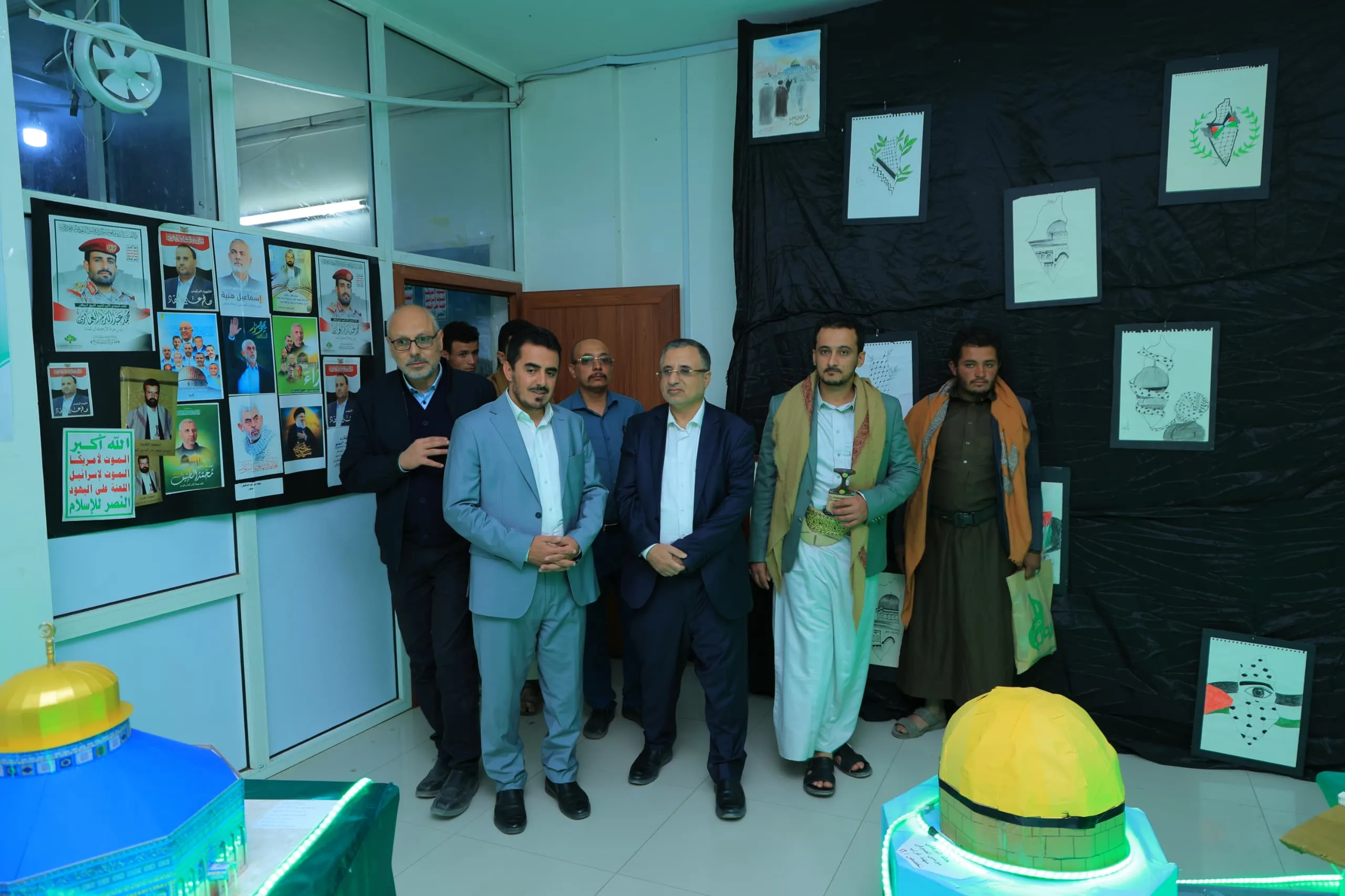 The photo and sculpture exhibition saw a large turnout on its second day as part of the annual commemoration of the martyr at the Emirates International University.