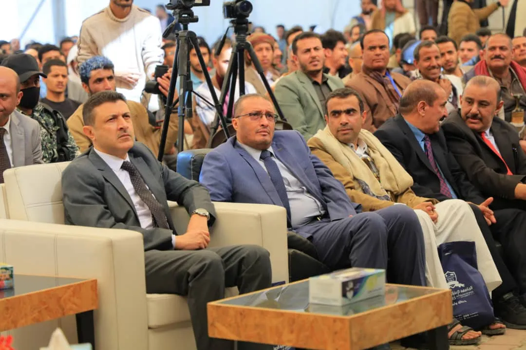 وزير التربية والتعليم يطّلع على التجهيزات الحديثة بكلية الهندسة ويشهد فعالية التميّز البحثي في الجامعة الإماراتية الدولية