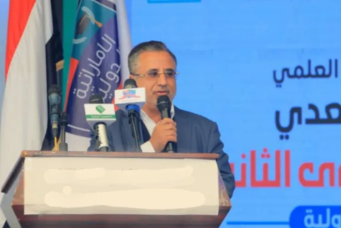 وزير التربية والتعليم يطّلع على التجهيزات الحديثة بكلية الهندسة ويشهد فعالية التميّز البحثي في الجامعة الإماراتية الدولية