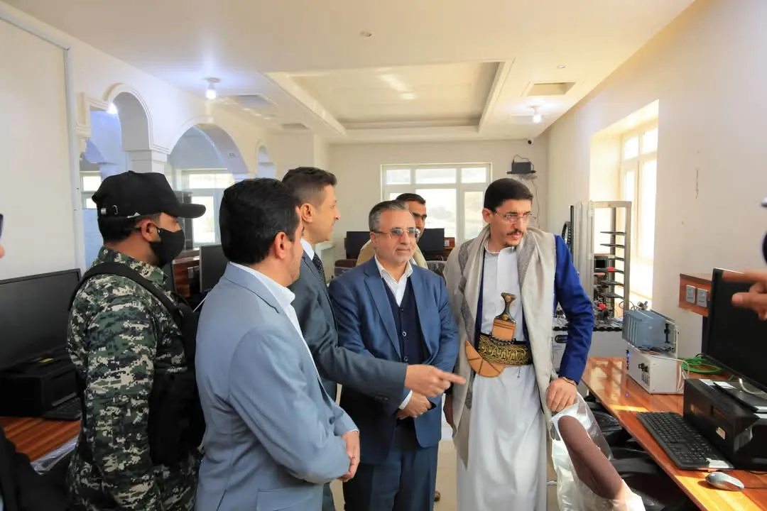 وزير التربية والتعليم يطّلع على التجهيزات الحديثة بكلية الهندسة ويشهد فعالية التميّز البحثي في الجامعة الإماراتية الدولية