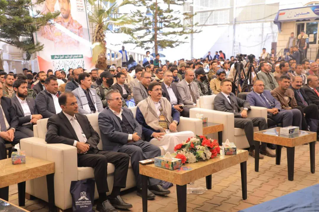 وزير التربية والتعليم يطّلع على التجهيزات الحديثة بكلية الهندسة ويشهد فعالية التميّز البحثي في الجامعة الإماراتية الدولية