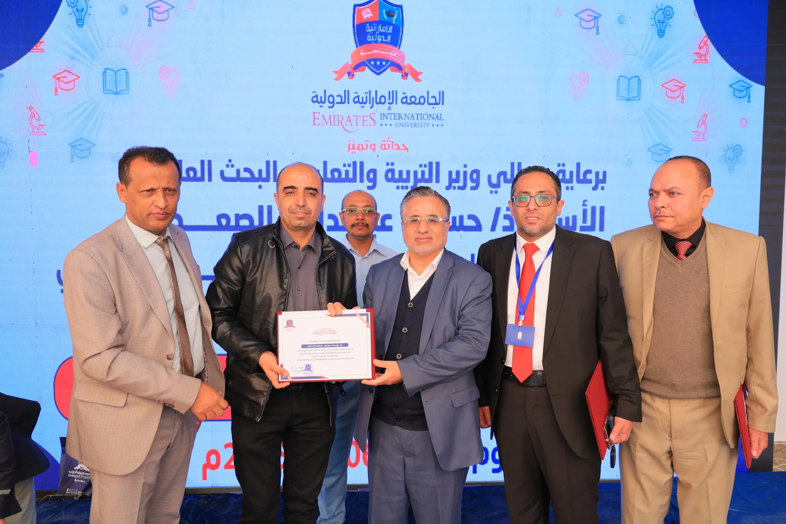 وزير التربية والتعليم يطّلع على التجهيزات الحديثة بكلية الهندسة ويشهد فعالية التميّز البحثي في الجامعة الإماراتية الدولية