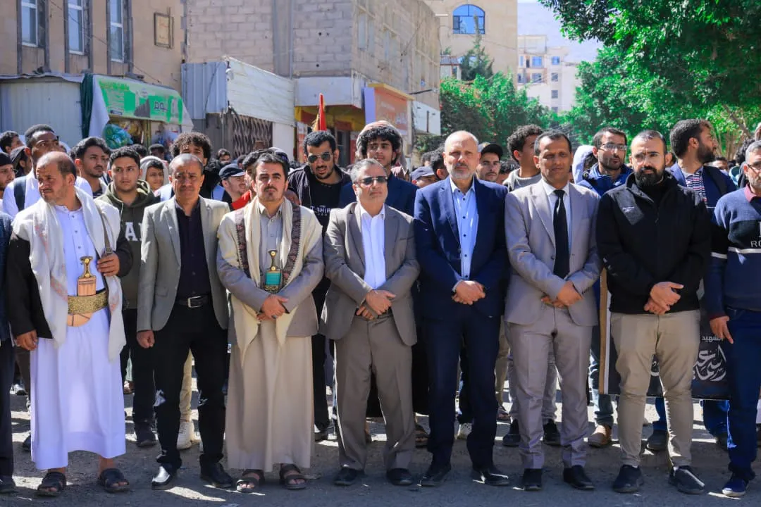 The Emirates International University organizes a massive solidarity rally with the Palestinian people under the slogan "Those who disbelieve wish that you would be negligent."