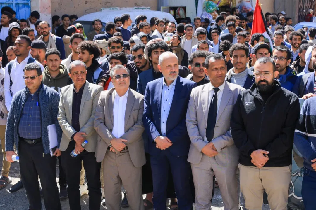 The Emirates International University organizes a massive solidarity rally with the Palestinian people under the slogan "Those who disbelieve wish that you would be negligent."