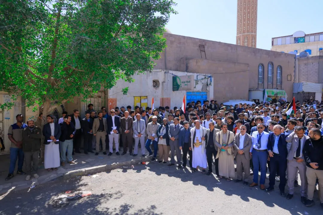 The Emirates International University organizes a massive solidarity rally with the Palestinian people under the slogan "Those who disbelieve wish that you would be negligent."