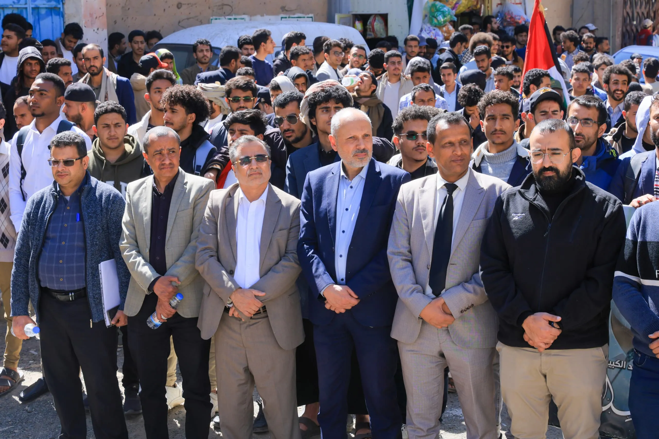 The Emirates International University organizes a massive solidarity rally with the Palestinian people under the slogan "Those who disbelieve wish that you would be negligent."