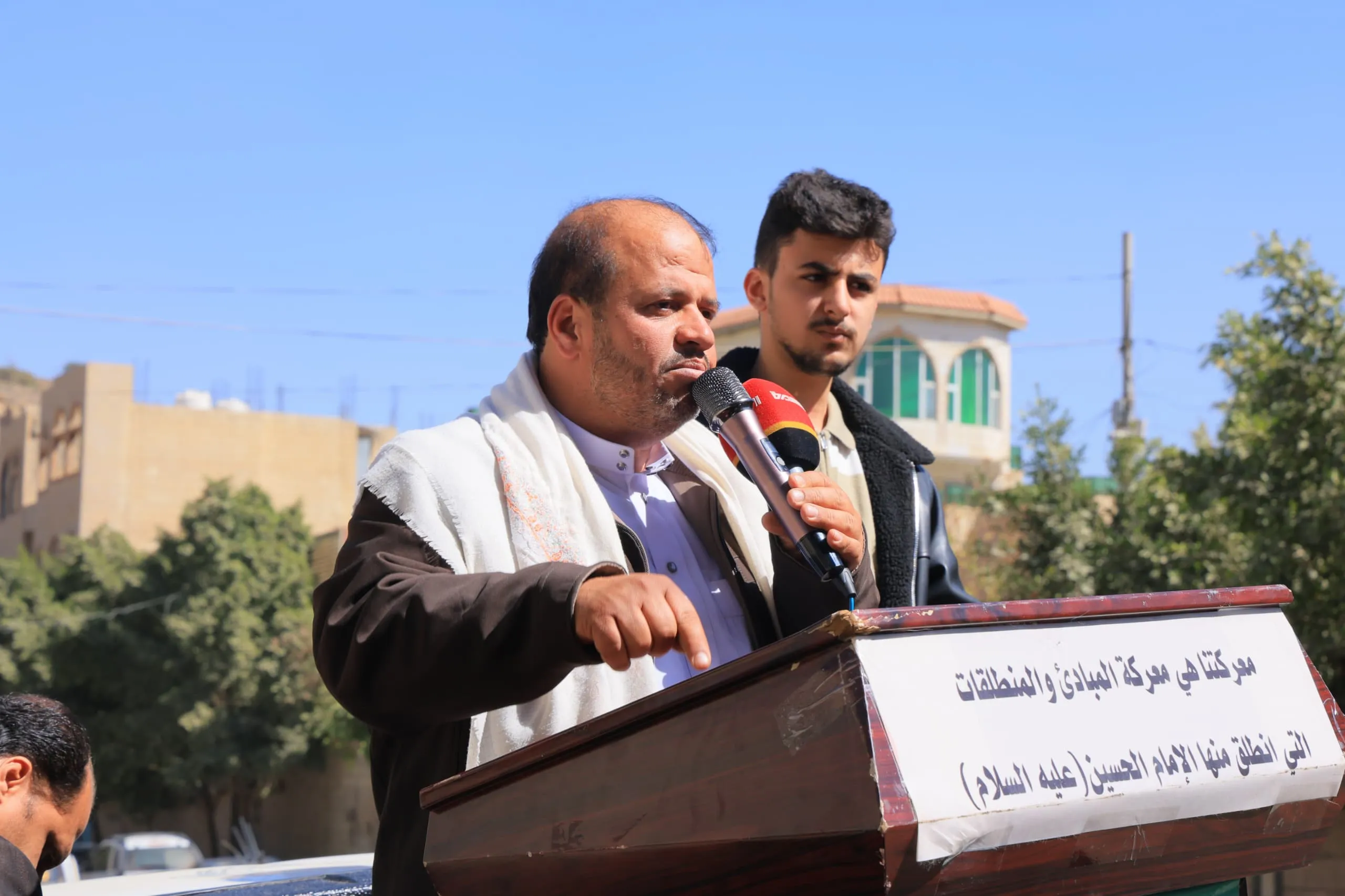 The Emirates International University organizes a massive solidarity rally with the Palestinian people under the slogan "Those who disbelieve wish that you would be negligent."