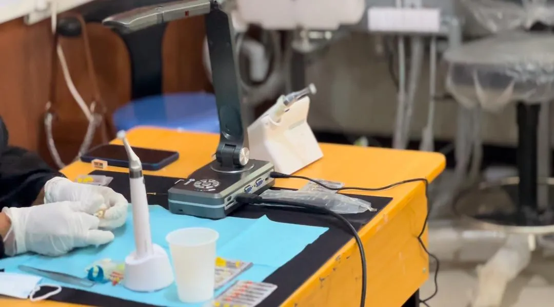 كلية طب الأسنان بالجامعة الإماراتية تختتم دورة متقدمة في تقنية الروتري لعلاج الجذور