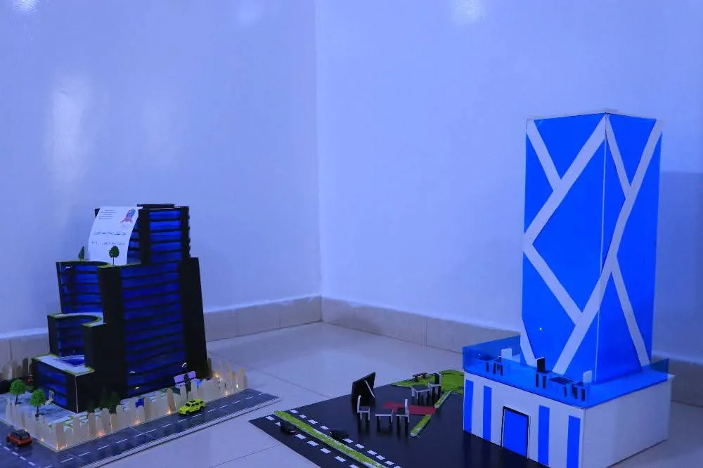 طلبة الهندسة المعمارية المستوى الأول يترجمون أسس التصميم إلى إبداعات معمارية في مناقشة مشاريعهم النهائية