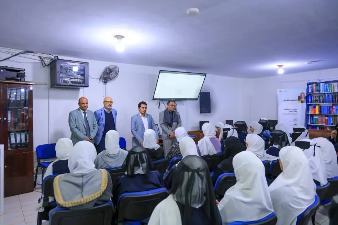 زيارة علمية لطالبات دار العلوم الحديثة تعرّفهن بآفاق التعليم الجامعي في الجامعة الإماراتية الدولية