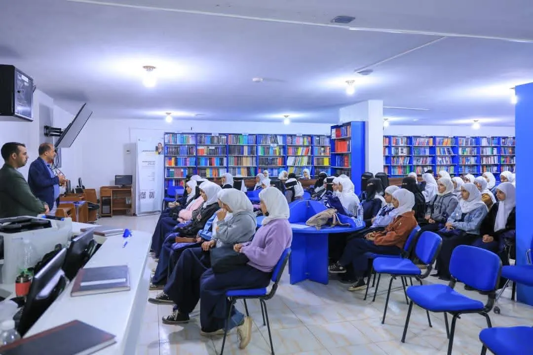 زيارة علمية لطالبات دار العلوم الحديثة تعرّفهن بآفاق التعليم الجامعي في الجامعة الإماراتية الدولية