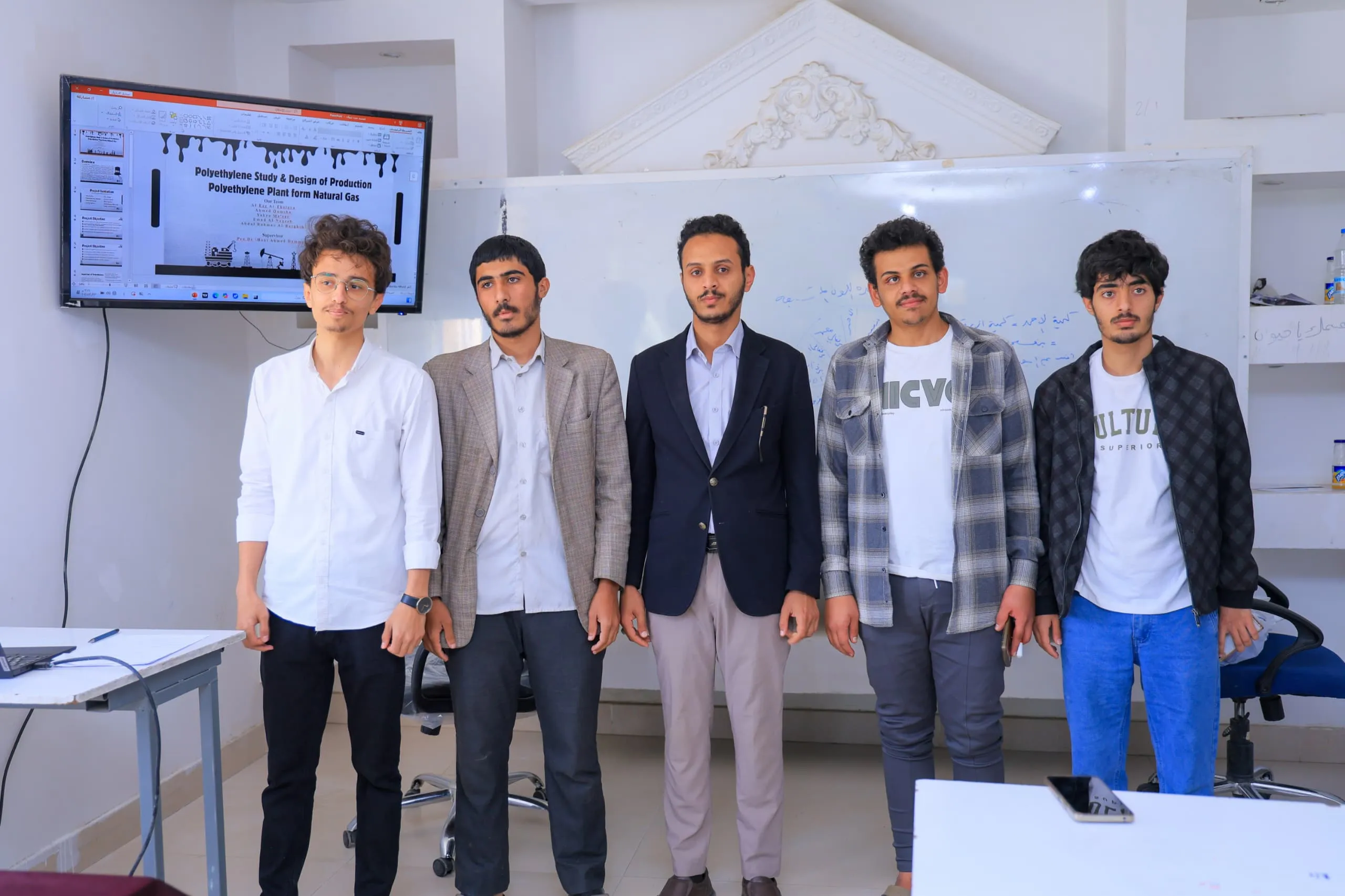 مناقشة خطط مشاريع تخرج قسمي هندسة النفط والغاز والهندسة الكيميائية للعام الجامعي 1447هـ