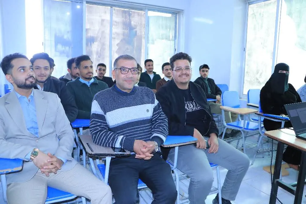 استمرار مناقشة خطط مشاريع وأبحاث التخرج بكلية العلوم الإدارية والمالية