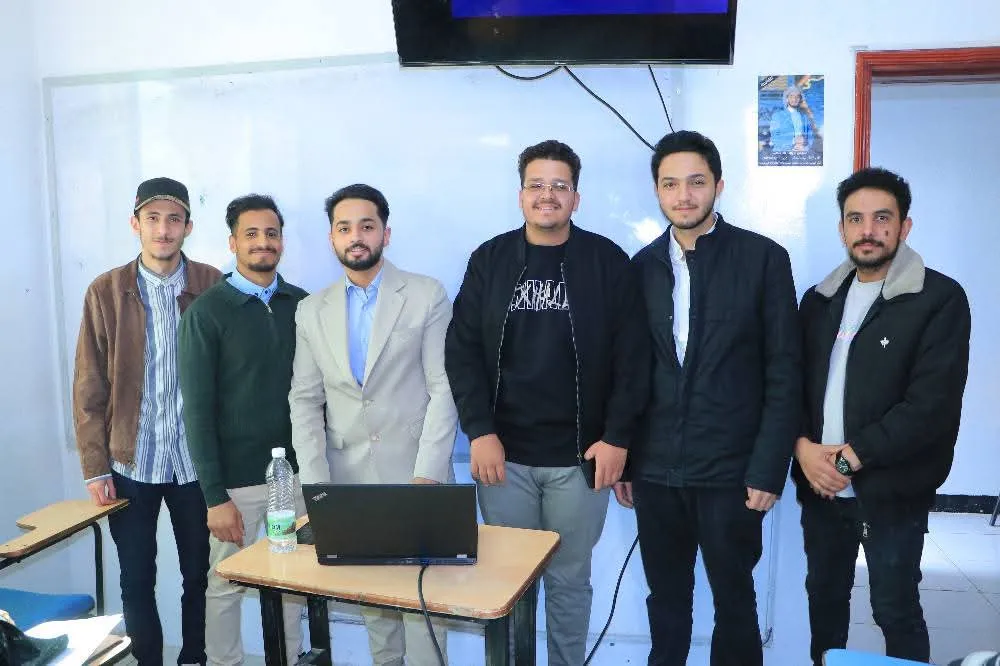 استمرار مناقشة خطط مشاريع وأبحاث التخرج بكلية العلوم الإدارية والمالية