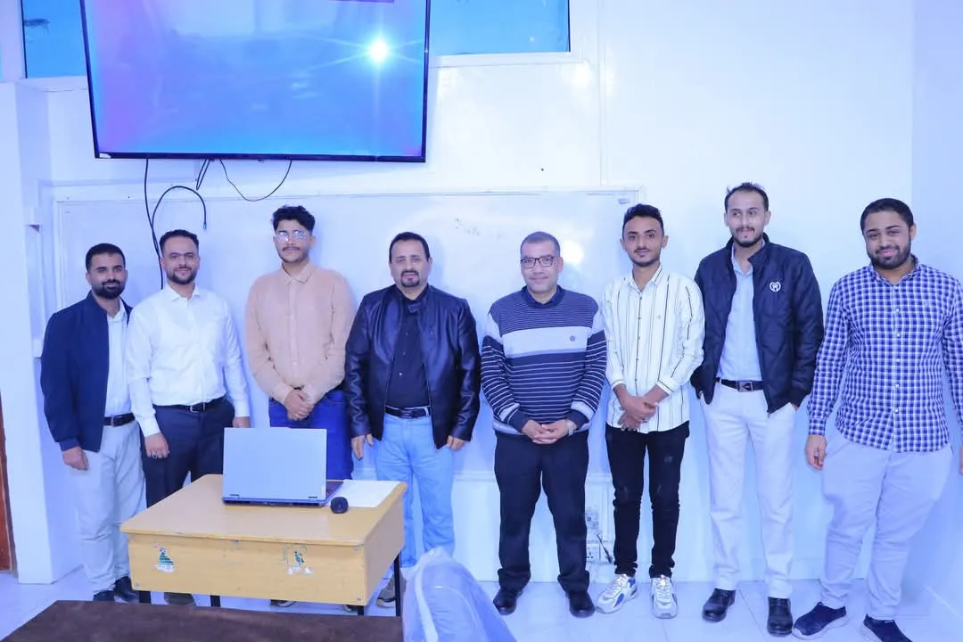 استمرار مناقشة خطط مشاريع وأبحاث التخرج بكلية العلوم الإدارية والمالية