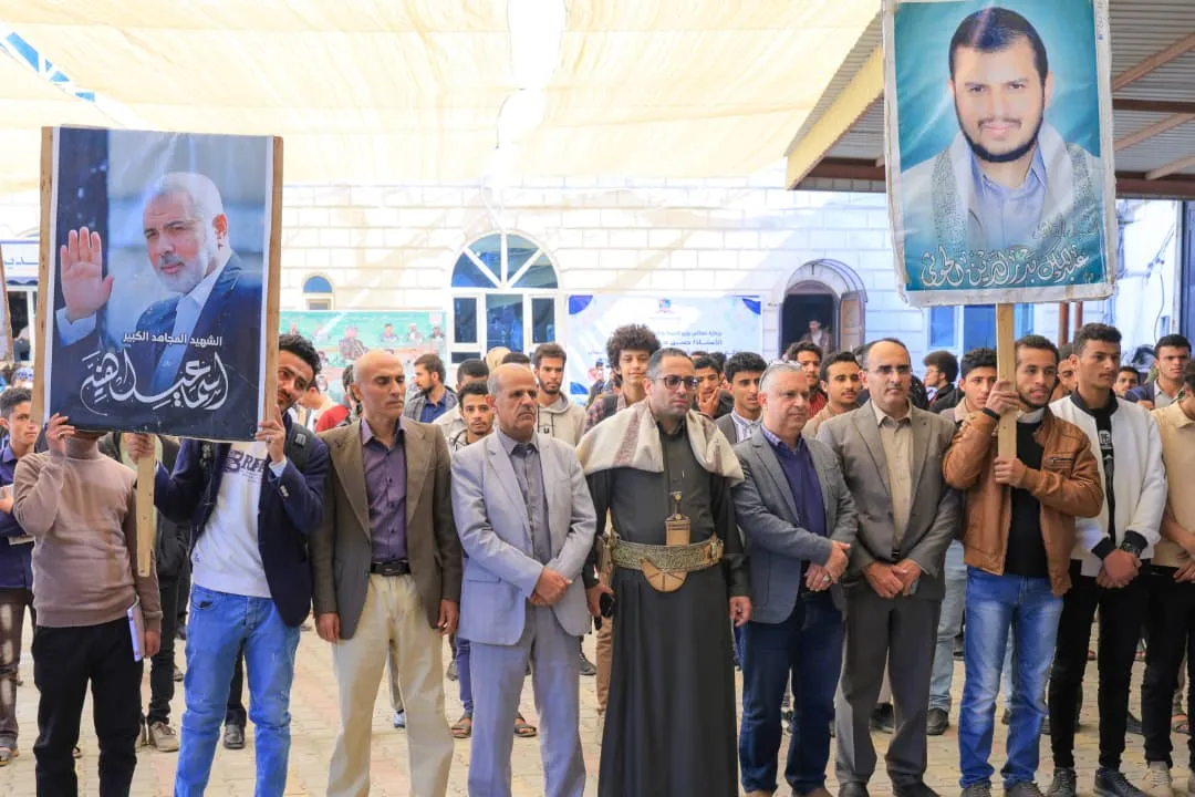 وقفة حاشدة لمنتسبي الجامعة الإماراتية تحت شعار " نفير واستنفار.. نصرة للقرآن وفلسطين"