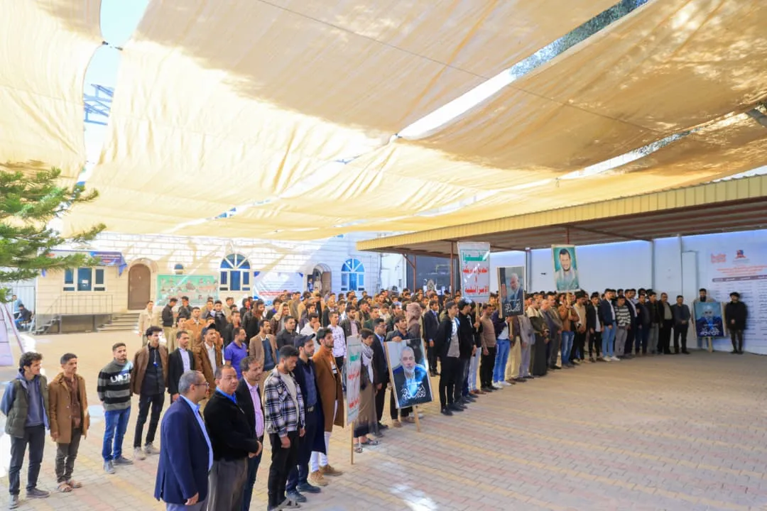 وقفة حاشدة لمنتسبي الجامعة الإماراتية تحت شعار " نفير واستنفار.. نصرة للقرآن وفلسطين"