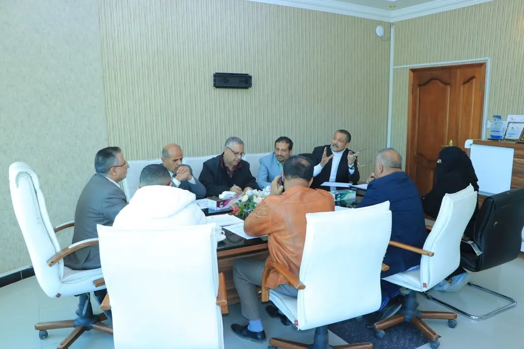 رئيس الجامعة يلتقي كادر كلية الهندسة وتكنولوجيا المعلومات للوقوف على سير العملية التعليمية