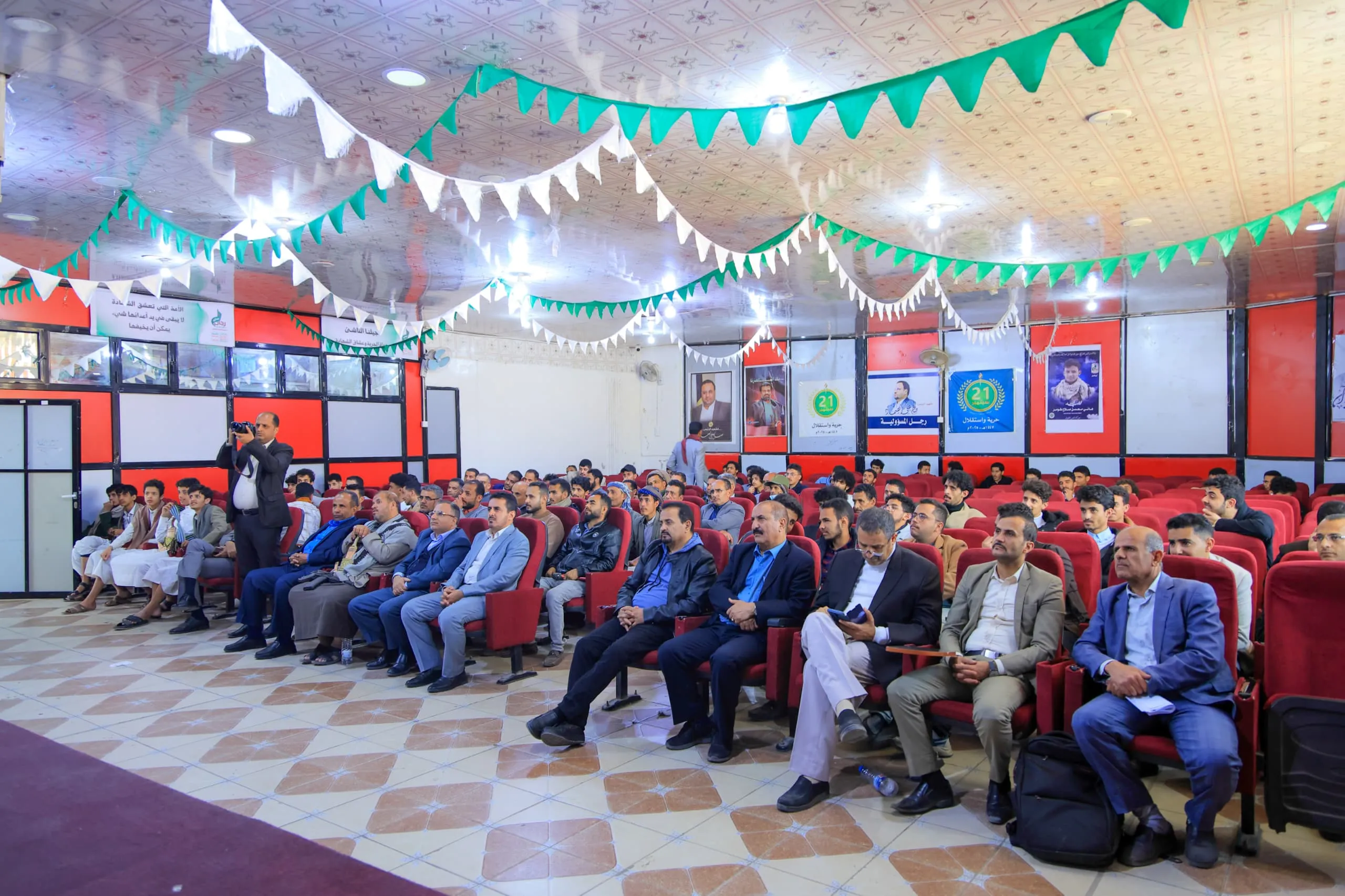 الجامعة الإماراتية تحيي ذكرى جمعة رجب بفعالية خطابية حاشدة وزيارة ميدانية للمعالم الإسلامية التاريخية في صنعاء