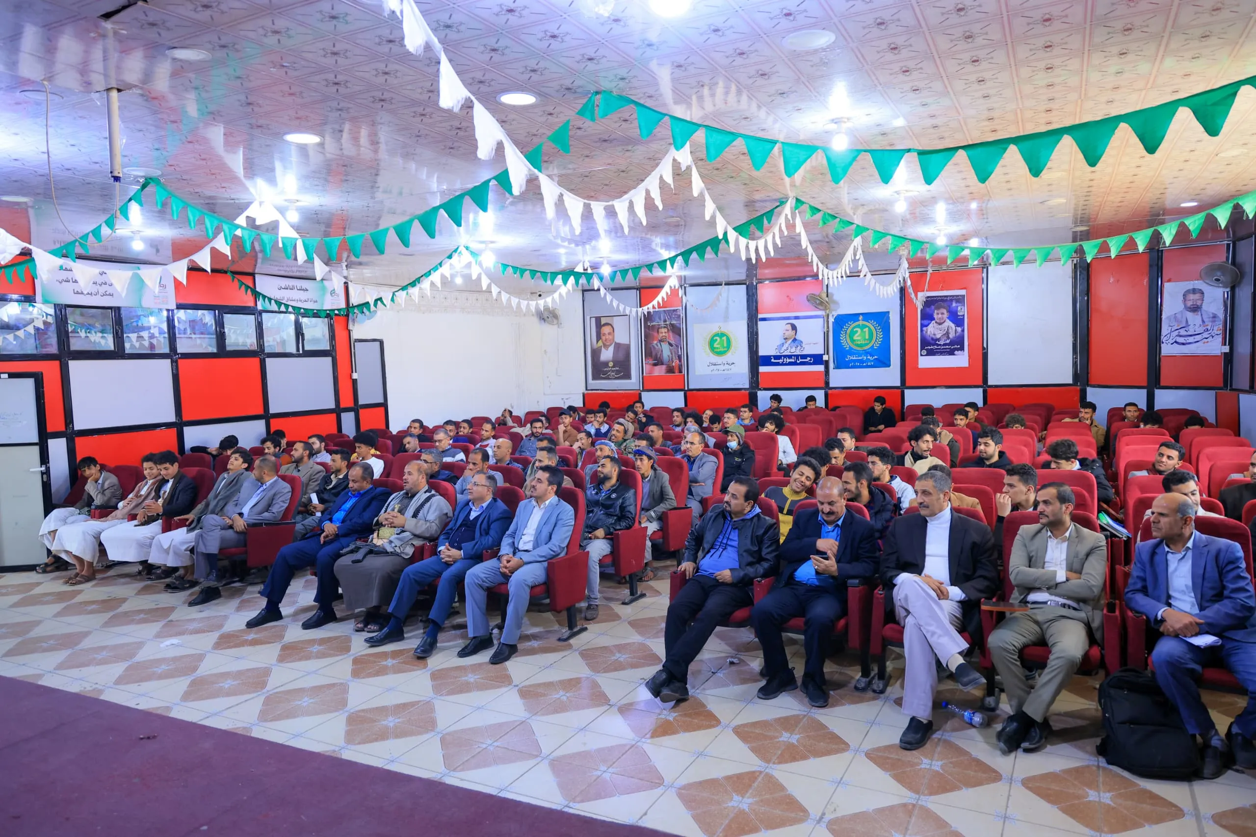 الجامعة الإماراتية تحيي ذكرى جمعة رجب بفعالية خطابية حاشدة وزيارة ميدانية للمعالم الإسلامية التاريخية في صنعاء