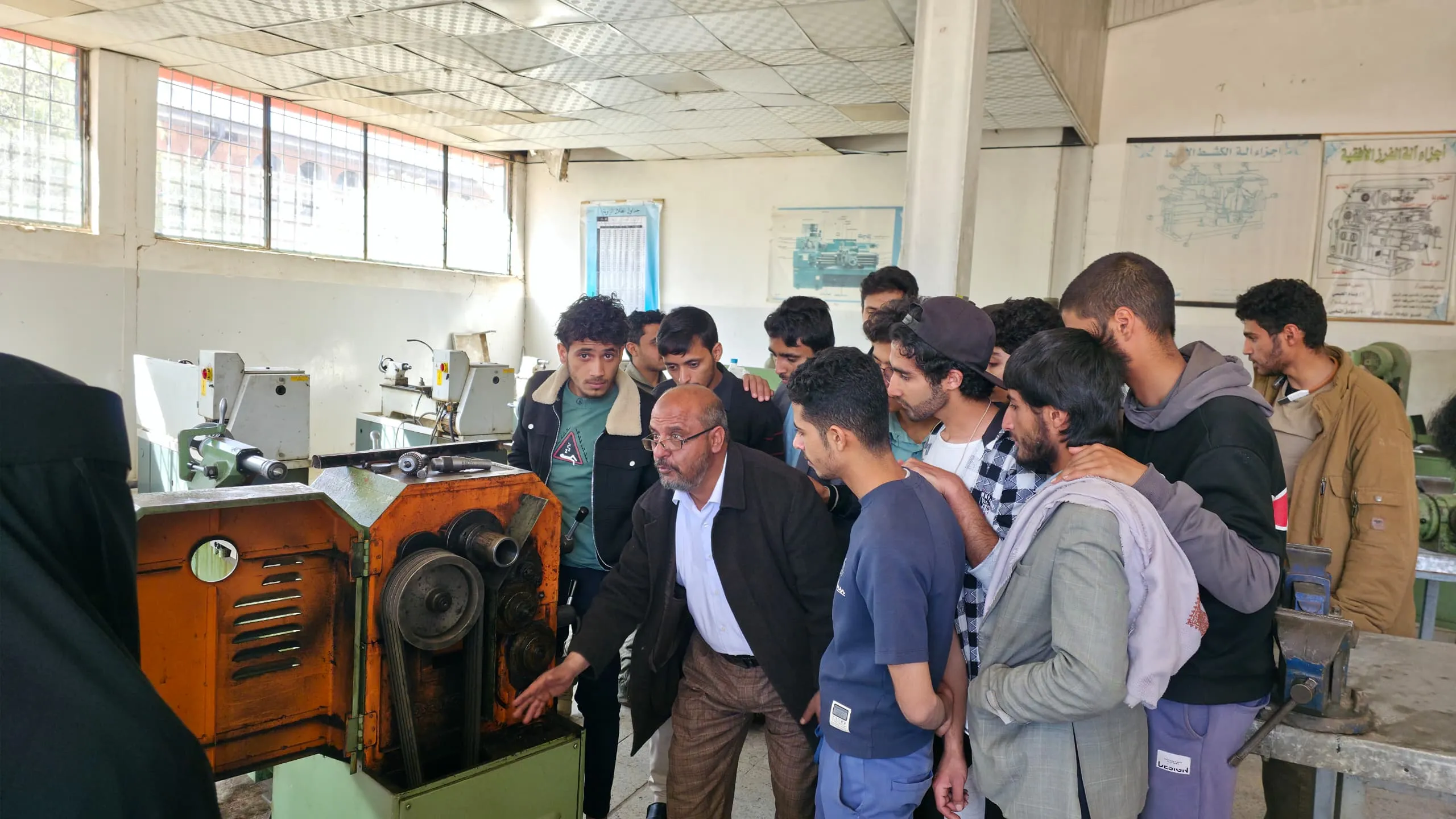 Launching the training program for mechatronics engineering students in cooperation with the Dhahban Industrial Technical Institute
