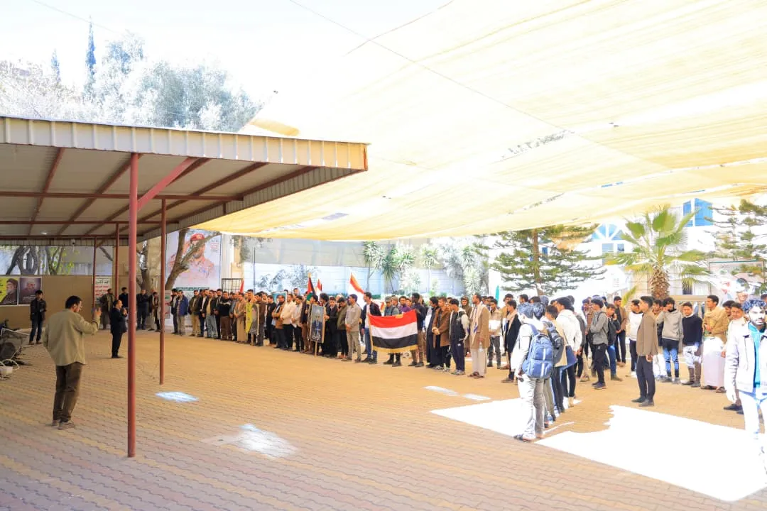 وقفة حاشدة لمنتسبي الجامعة الإماراتية الدولية تحت شعار «التعبئة مستمرة.. استعداداً للجولة القادمة»