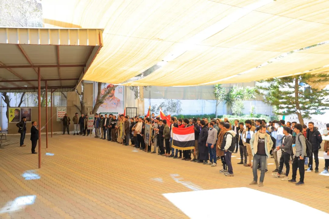 وقفة حاشدة لمنتسبي الجامعة الإماراتية الدولية تحت شعار «التعبئة مستمرة.. استعداداً للجولة القادمة»