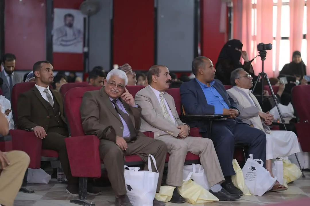 كلية الطب والعلوم الصحية تدشن الأيام العلمية لمناقشة مشاريع تخرج الدفعة الثامنة – قسم الطب البشري