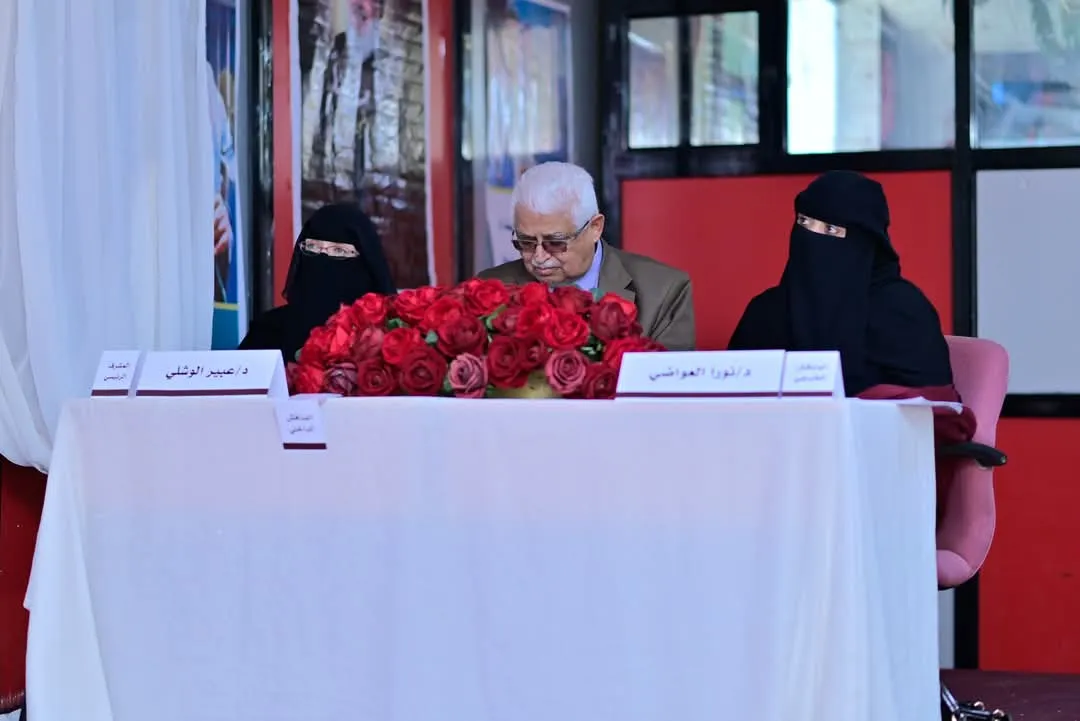 كلية الطب والعلوم الصحية تدشن الأيام العلمية لمناقشة مشاريع تخرج الدفعة الثامنة – قسم الطب البشري