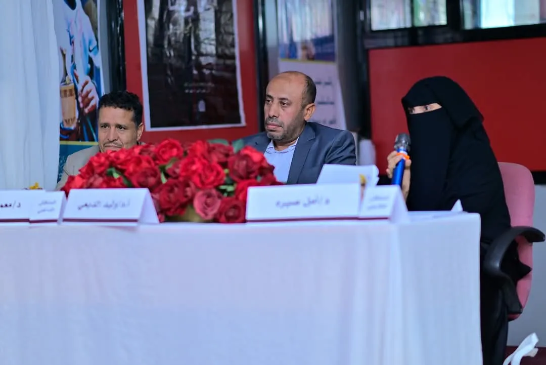 كلية الطب والعلوم الصحية تدشن الأيام العلمية لمناقشة مشاريع تخرج الدفعة الثامنة – قسم الطب البشري