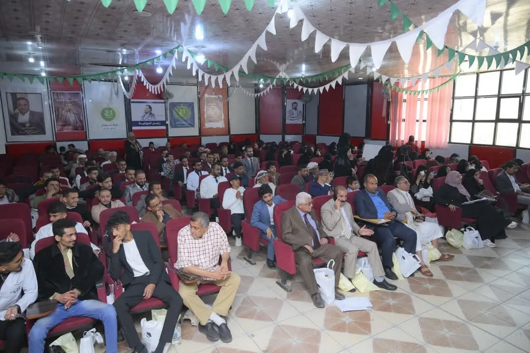 كلية الطب والعلوم الصحية تدشن الأيام العلمية لمناقشة مشاريع تخرج الدفعة الثامنة – قسم الطب البشري