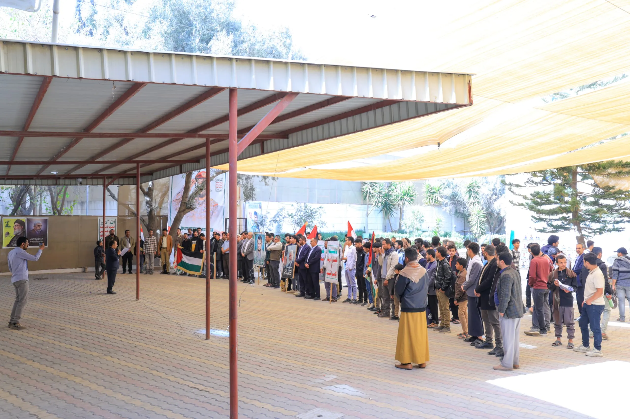 The UAE University organizes the weekly solidarity stand entitled “Following in the footsteps of Al-Samad… We are ready for the next round”